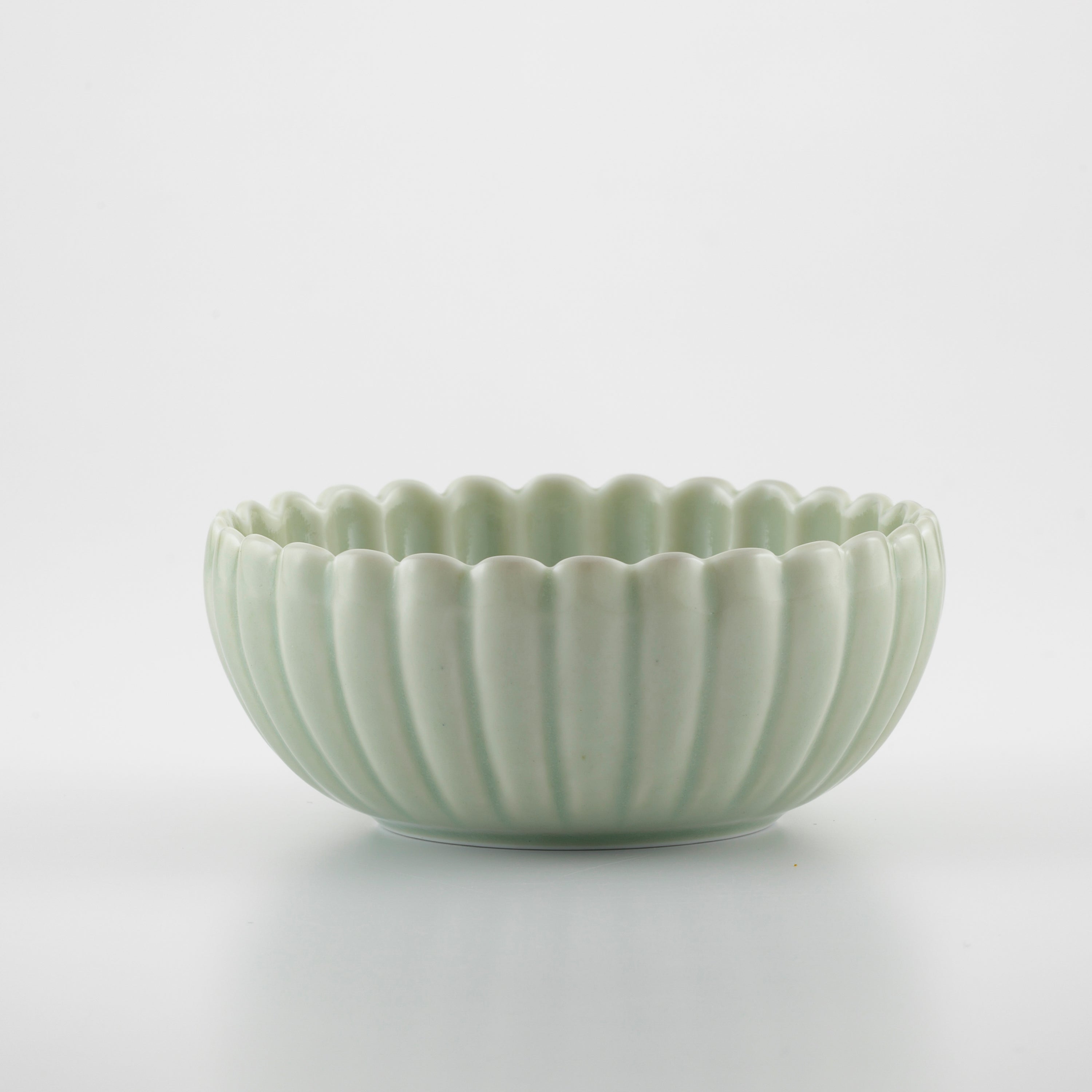Hachi, Bowl