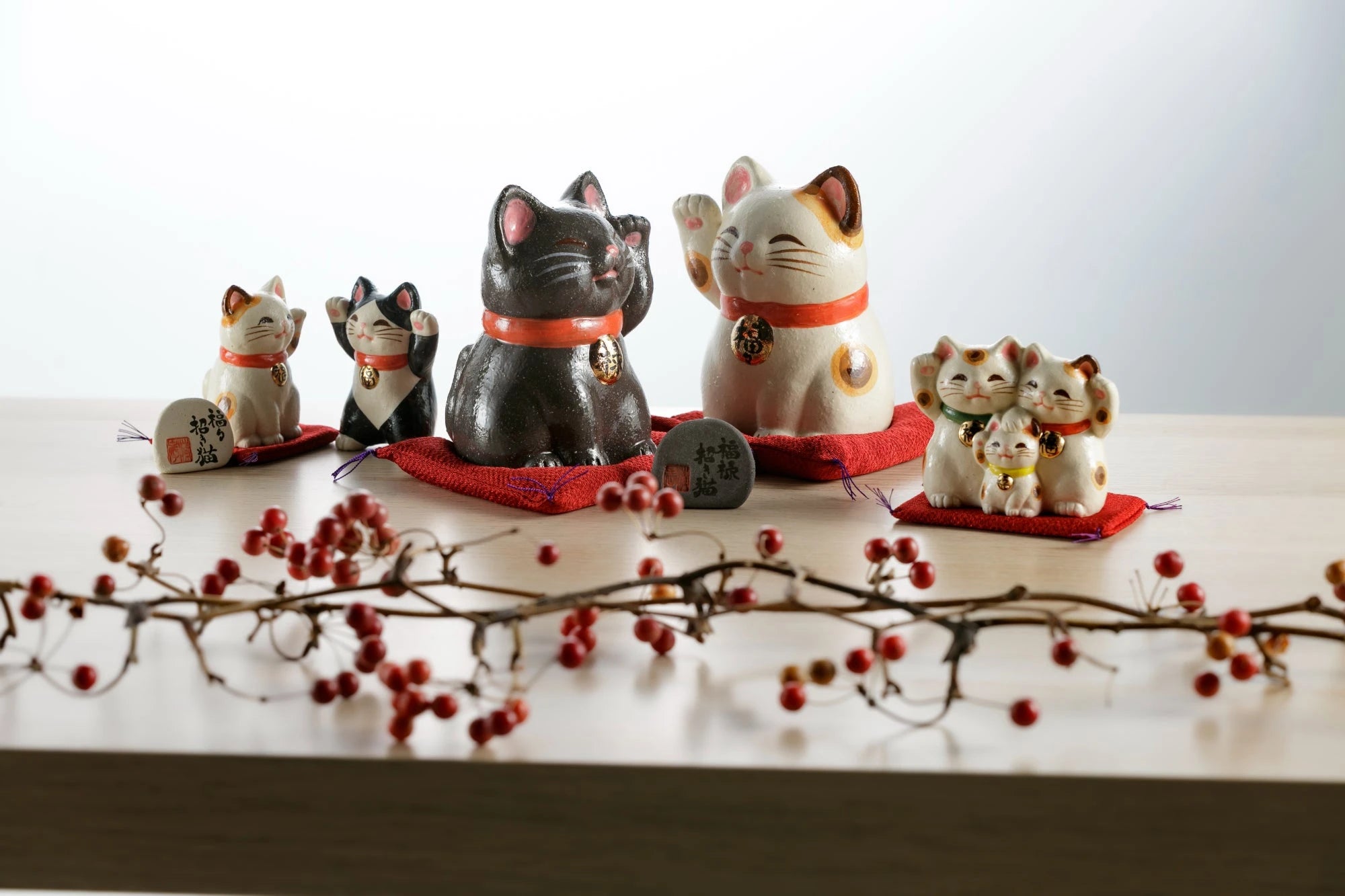 Maneki Neko, Lucky Beckoning Cat