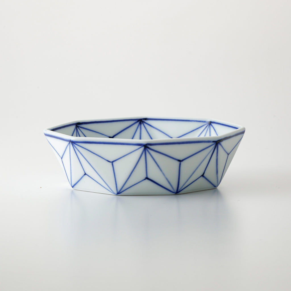 Japanese Hand-Painted Blue & White Octagonal Asa-no-Ha (Hemp Leaf) Porcelain Plate – Seto Ware by Singama