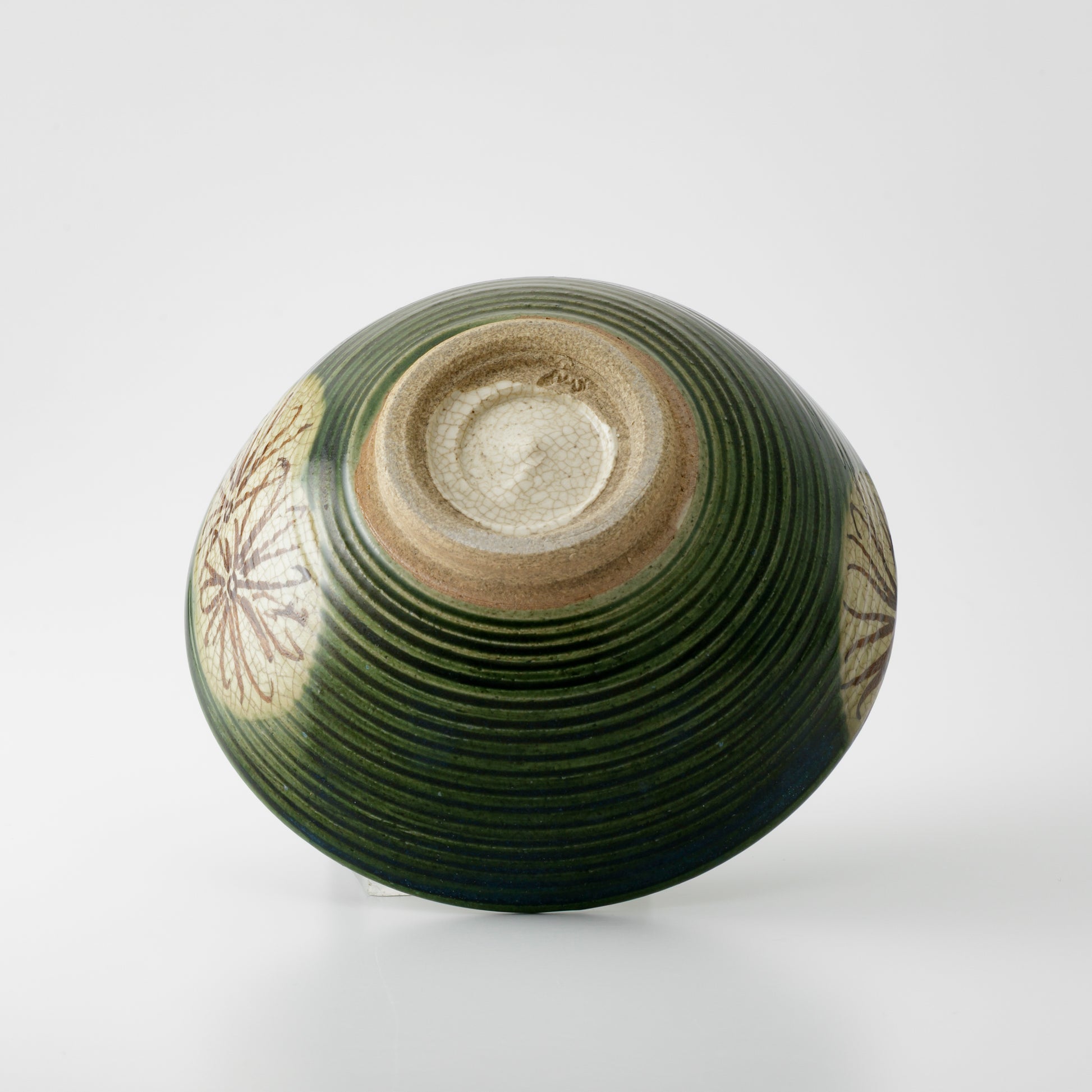 Oribe Chawan Rice Bowli Chrysanthemum motif.