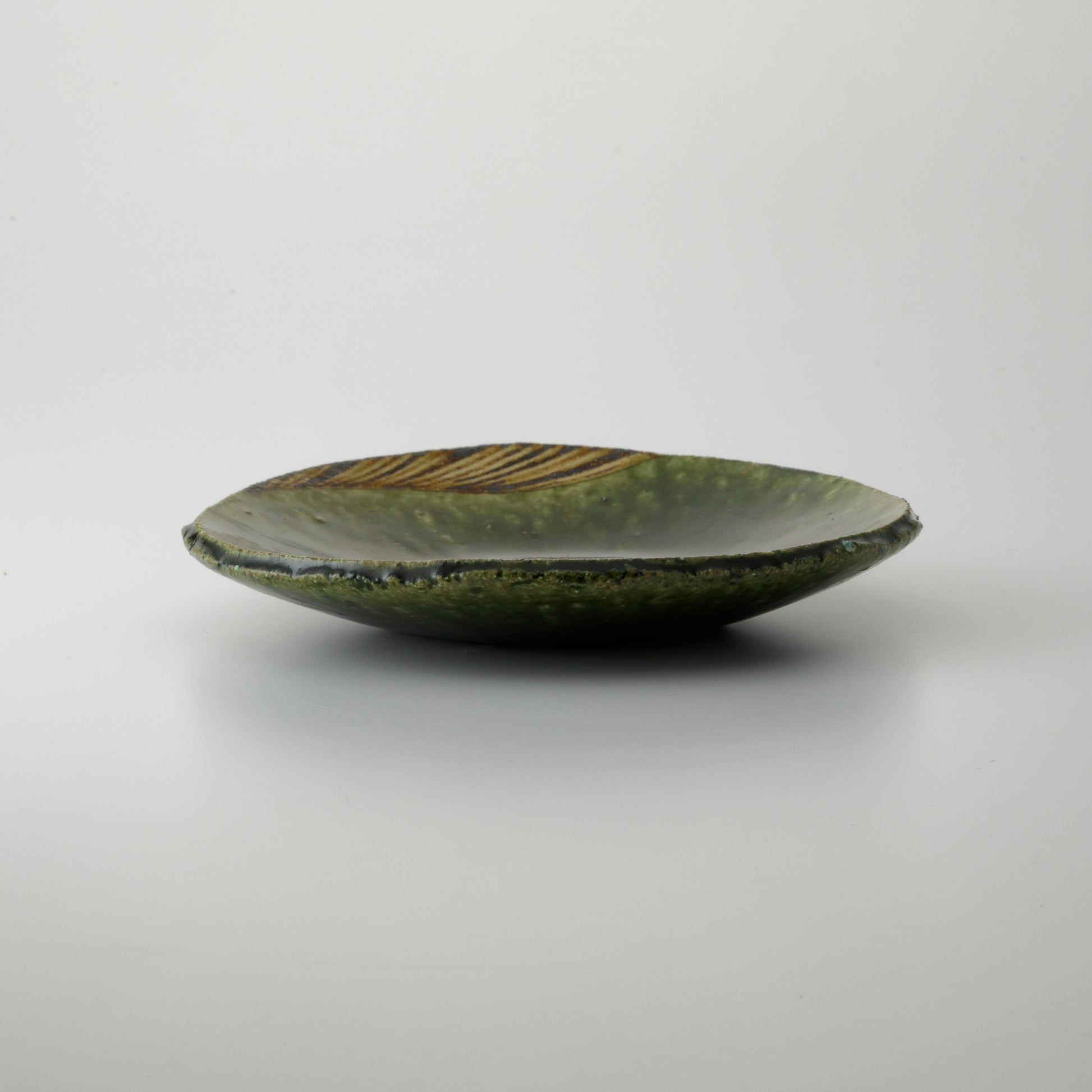 Oribe Round Plate Iron Painting Design