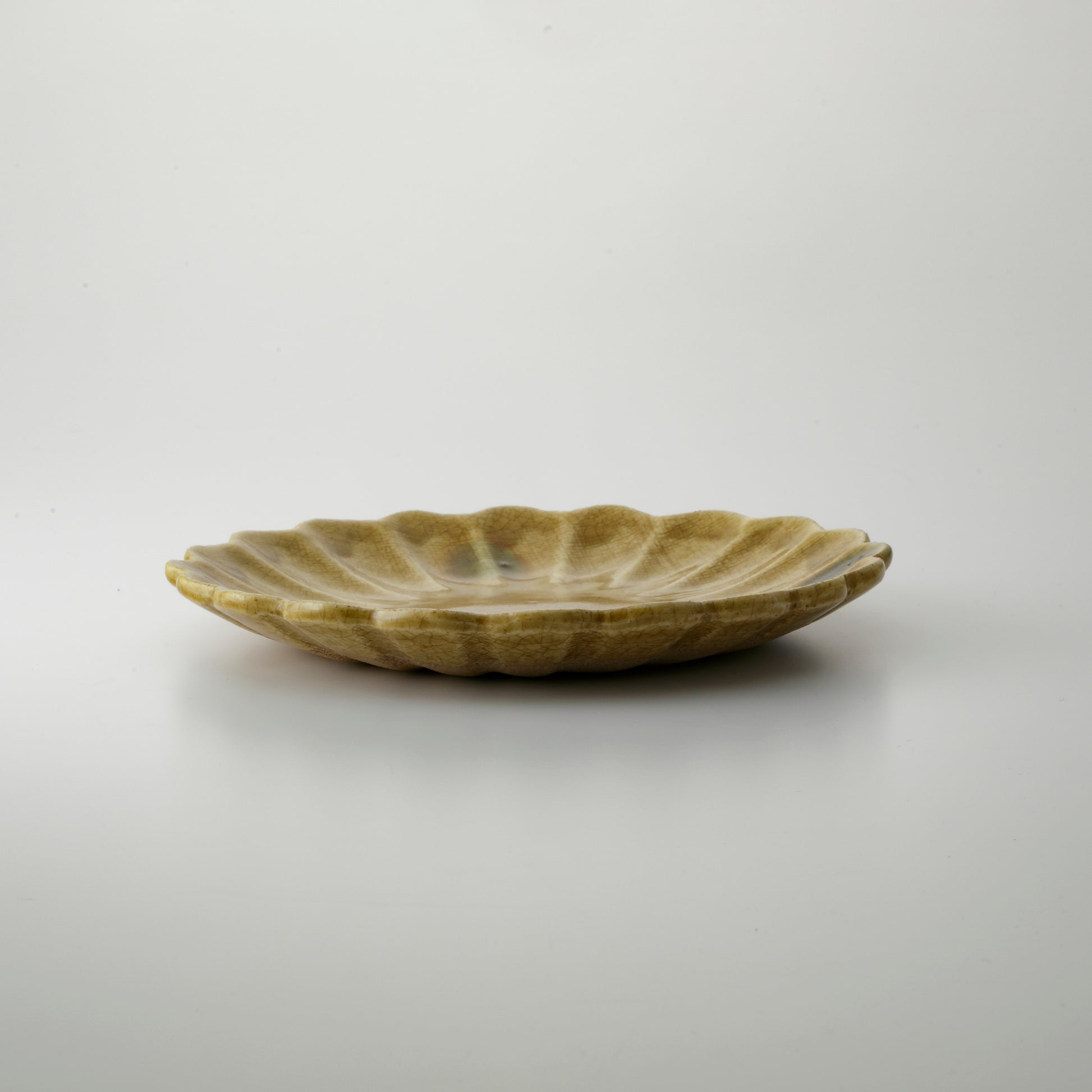 Kiseto Rinka Plate Chrysanthemum motif