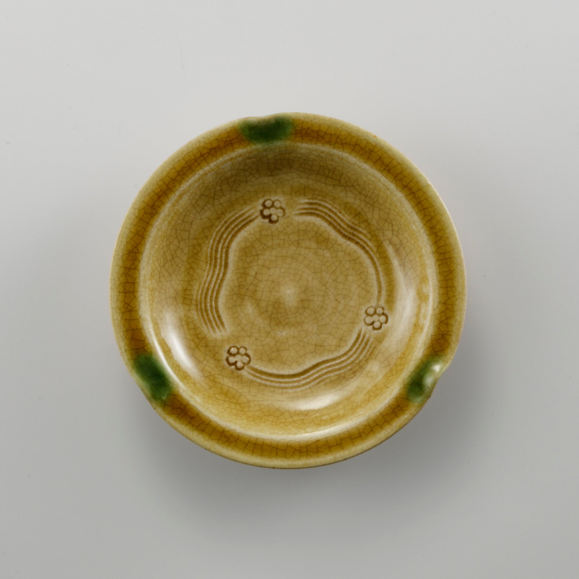 Kiseto Round Plate Plum Motif