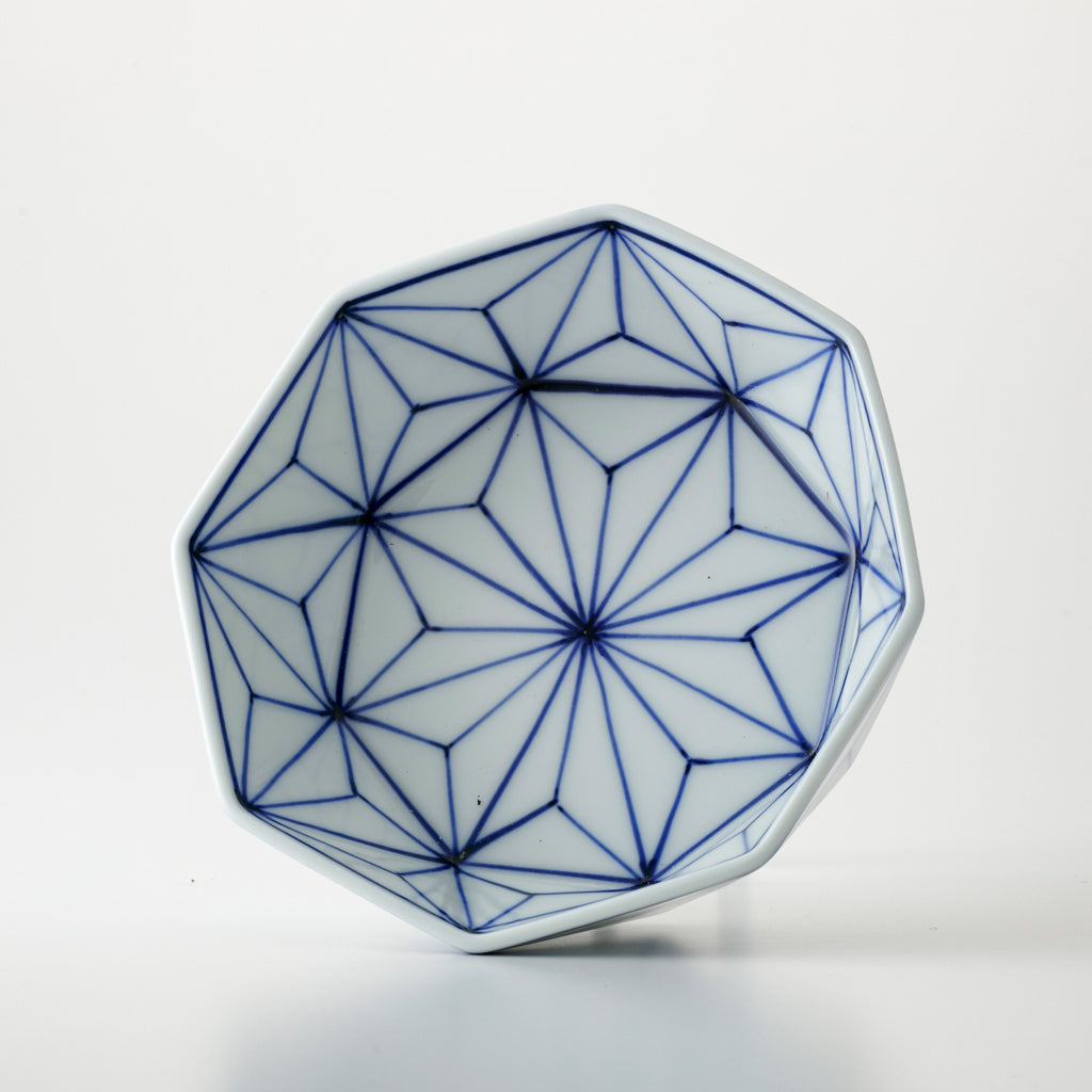 Japanese Hand-Painted Blue & White Octagonal Asa-no-Ha (Hemp Leaf) Porcelain Plate – Seto Ware by Singama