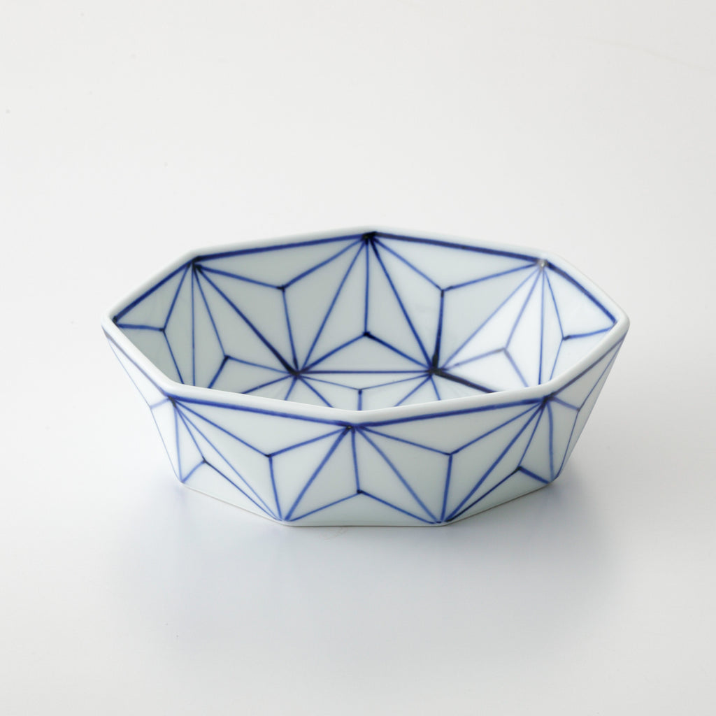 Japanese Hand-Painted Blue & White Octagonal Asa-no-Ha (Hemp Leaf) Porcelain Plate – Seto Ware by Singama
