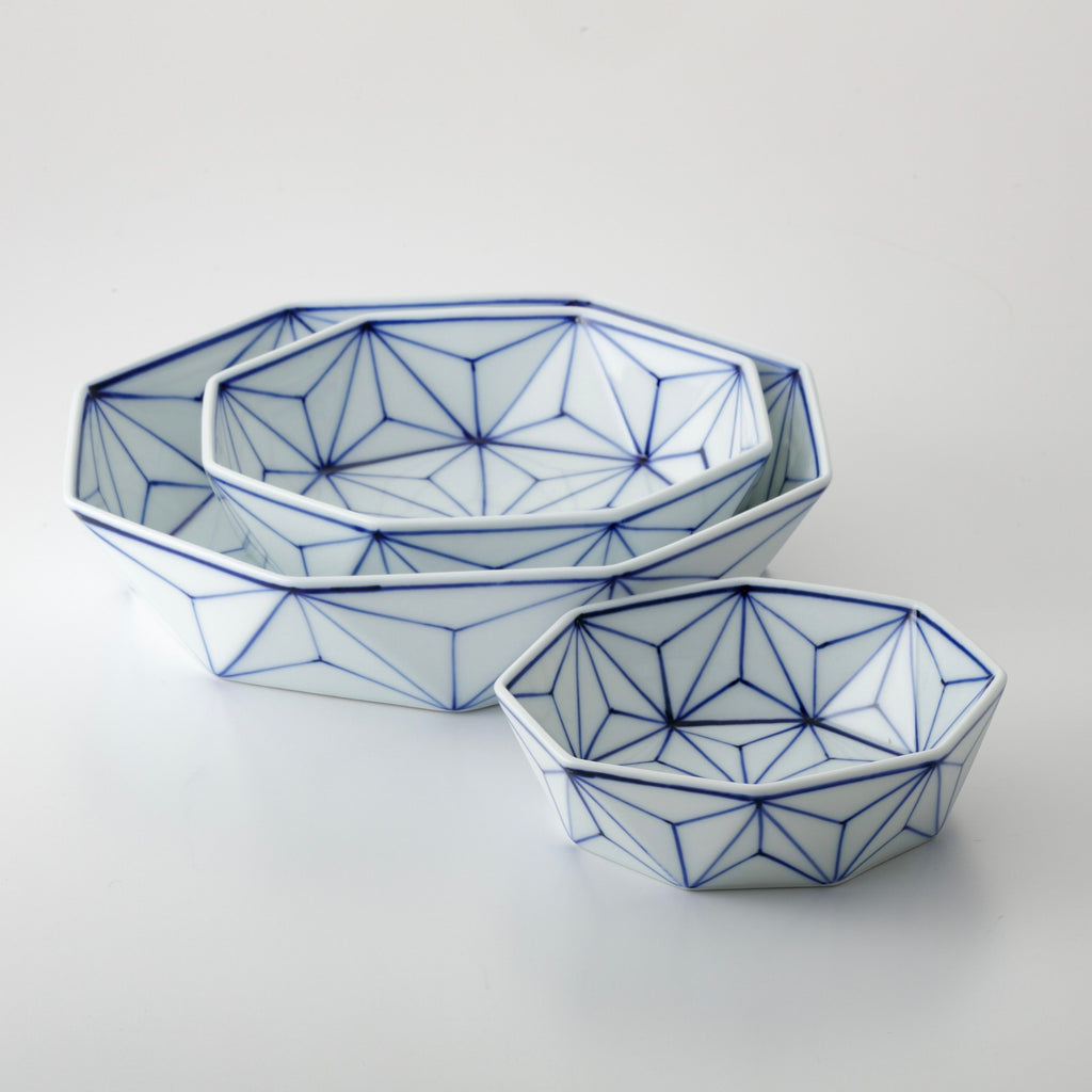 Japanese Hand-Painted Blue & White Octagonal Asa-no-Ha (Hemp Leaf) Porcelain Plate – Seto Ware by Singama