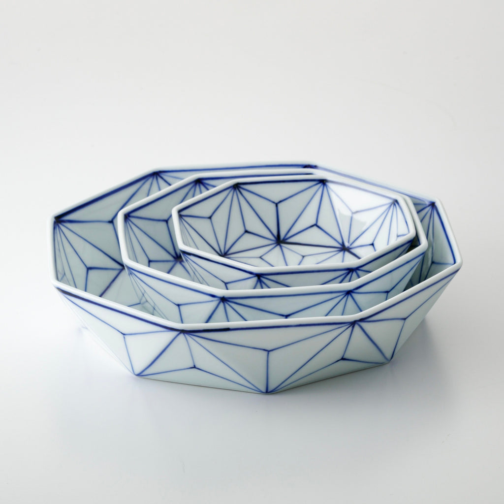 Japanese Hand-Painted Blue & White Octagonal Asa-no-Ha (Hemp Leaf) Porcelain Plate – Seto Ware by Singama