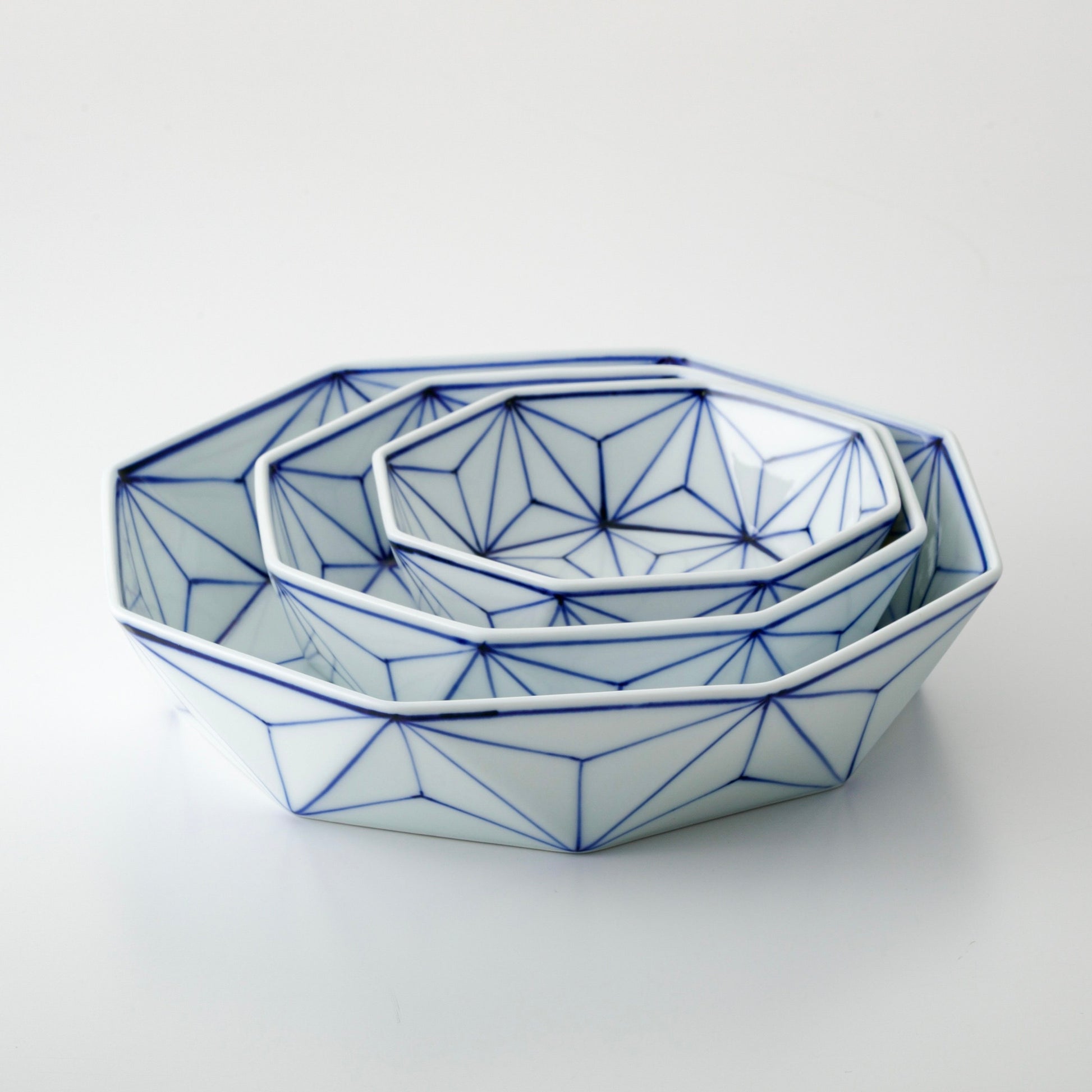 Japanese Hand-Painted Blue & White Octagonal Asa-no-Ha (Hemp Leaf) Porcelain Plate – Seto Ware by Singama