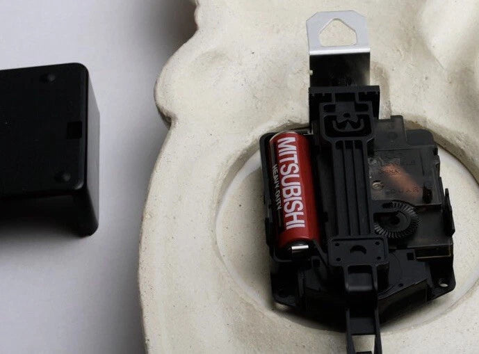 Japanese Maneki Neko Lucky Cat Pendulum Wall Clock Hachiware Black & White - Seto ware, Craft-Yuuki